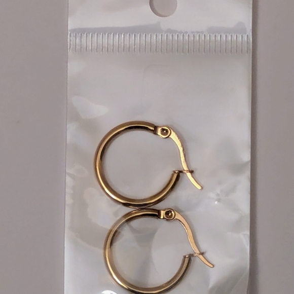 Classic Gold-Tone Hinged Hoop Earrings Women's Size 20mm - Brand New & Sealed - Picture 4 of 4